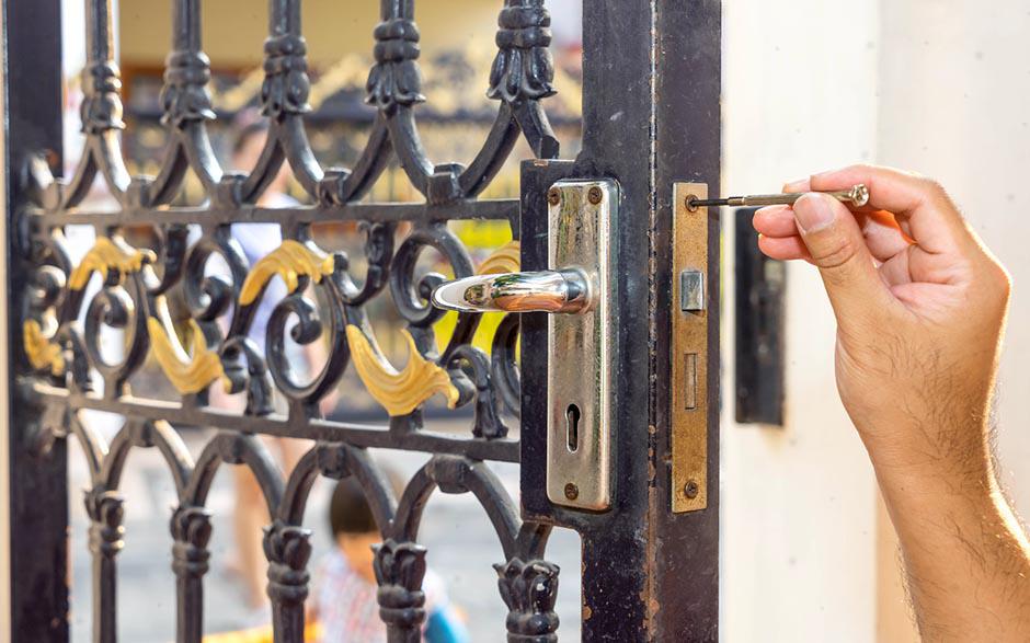 ouverture de porte claquée serrurier Versailles